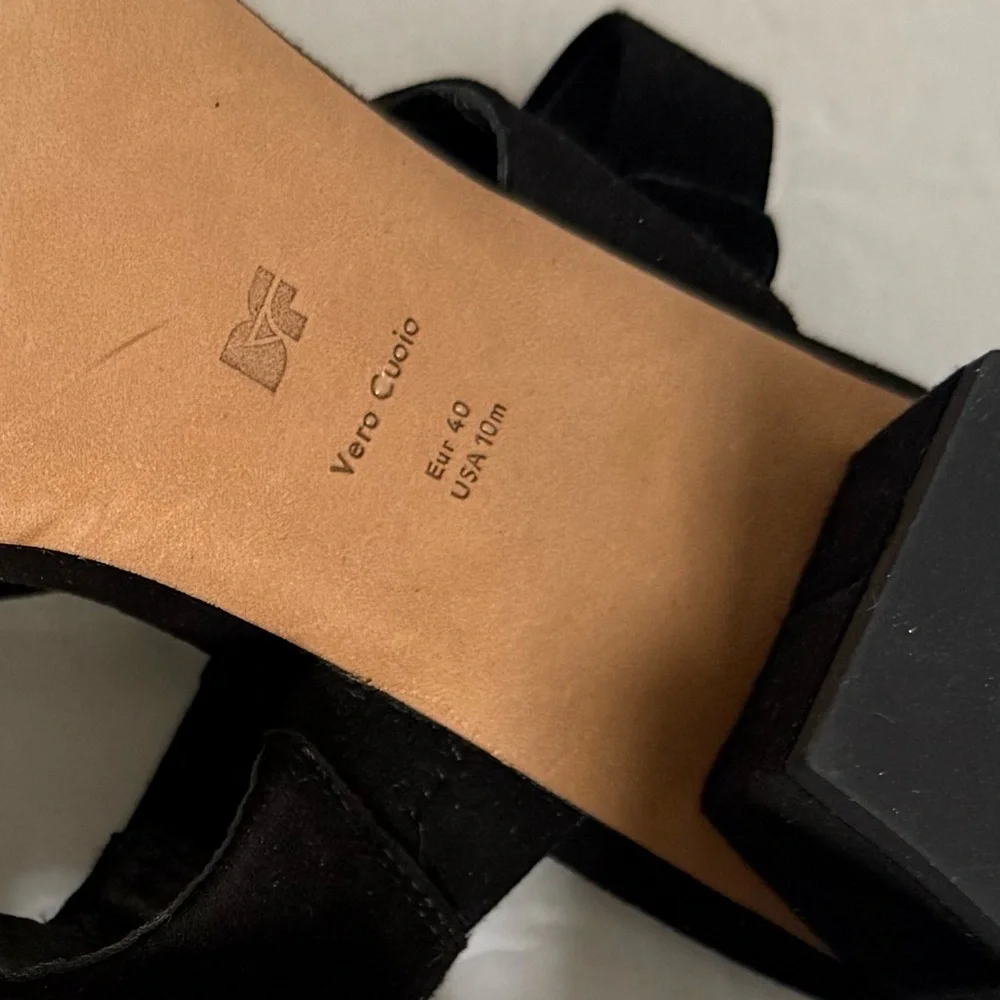 NWOT Diane Von Furstenberg Black Low Heel Block Sandals Size EU 40 US 10M